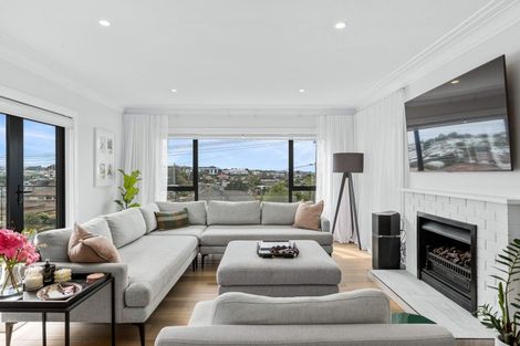 Photo of property in 23 Braemar Road, Rothesay Bay, Auckland, 0630