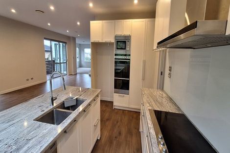 Photo of property in 8 Bintulu Place, Fairview Heights, Auckland, 0632