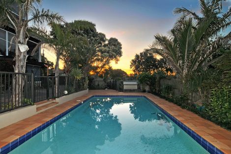 Photo of property in 31 Rothesay Bay Road, Rothesay Bay, Auckland, 0630