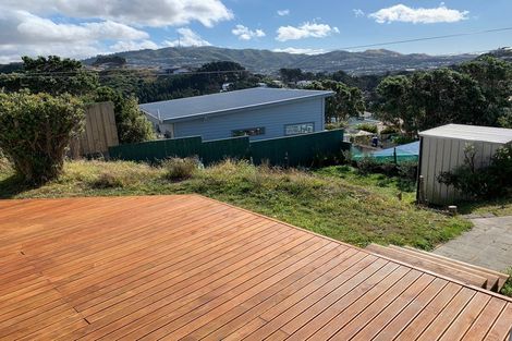 Photo of property in 26 Lyndfield Lane, Newlands, Wellington, 6037