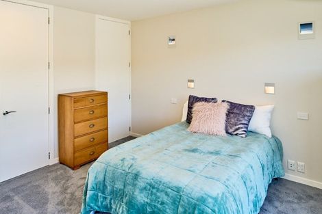 Photo of property in 31 Pendennis Point, Camborne, Porirua, 5026