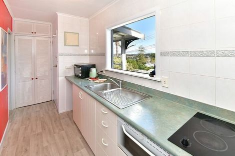 Photo of property in 1/831 Beach Road, Browns Bay, Auckland, 0630