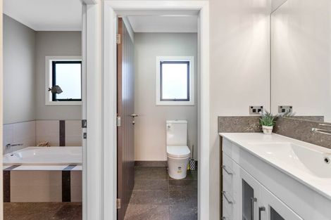 Photo of property in 4 Barbaras Way, Waikanae Beach, Waikanae, 5036