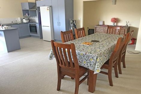 Photo of property in 11 Holsten Place, Massey, Auckland, 0614