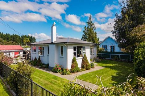 Photo of property in 85 Timaru Road, Waimate, 7924