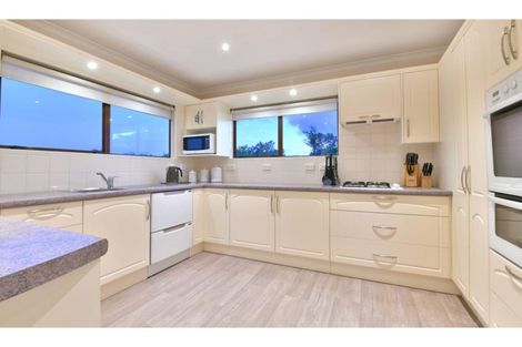 Photo of property in 13 Quo Vadis Place, Red Beach, 0932