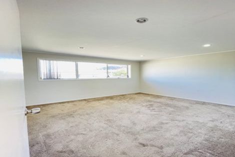 Photo of property in 16 Nan Place, Pakuranga Heights, Auckland, 2010