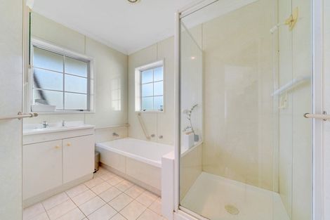 Photo of property in 2/13 Clevedon Road, Papakura, 2110