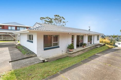 Photo of property in 1/587 Glenfield Road, Totara Vale, Auckland, 0629