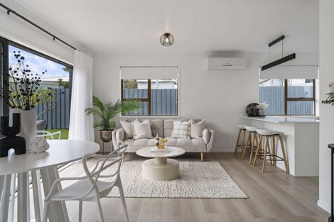 Photo of property in 1/10 Statesman Street, Henderson, Auckland, 0612