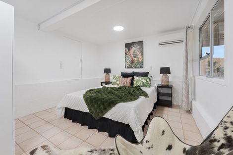 Photo of property in 92 Gallony Avenue, Massey, Auckland, 0614