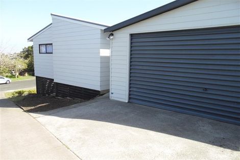 Photo of property in 28 Pahi Place, West Harbour, Auckland, 0618