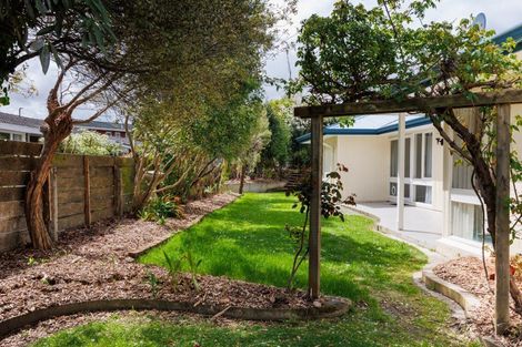 Photo of property in 17 Chilton Grove, Hokowhitu, Palmerston North, 4410