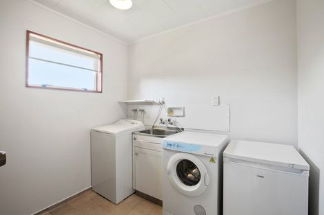 Photo of property in 68 Manu Crescent, Upper Vogeltown, New Plymouth, 4310