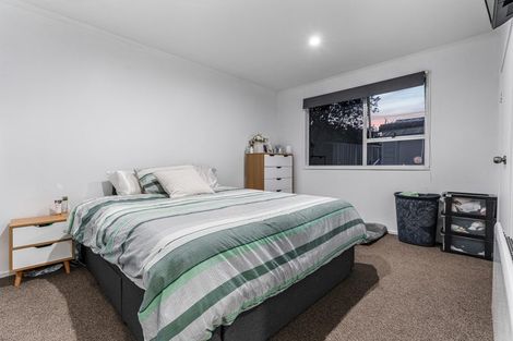 Photo of property in 2 Katrina Place, Massey, Auckland, 0614