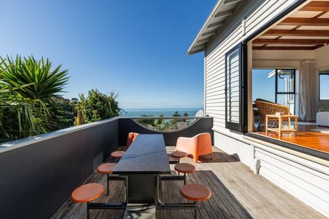Photo of property in 18 Hukarere Road, Bluff Hill, Napier, 4110