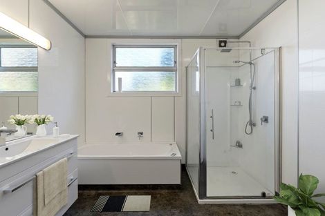 Photo of property in 1 Fyvie Avenue, Tawa, Wellington, 5028