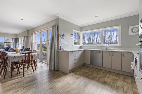 Photo of property in 7 Main Road, Kumeu, 0810