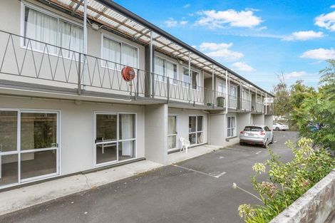 Photo of property in 8/3 Tralee Place, Hillcrest, Hamilton, 3216