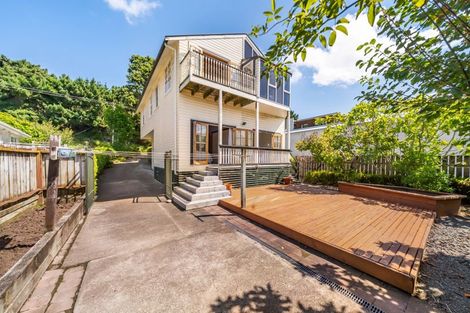 Photo of property in 17 Paremata Crescent, Paremata, Porirua, 5024
