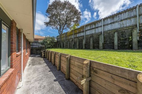 Photo of property in 30 Ginders Drive, Massey, Auckland, 0614