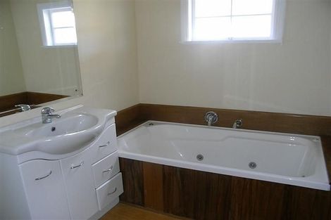 Photo of property in 24 Mudgeways Road, Massey, Auckland, 0614