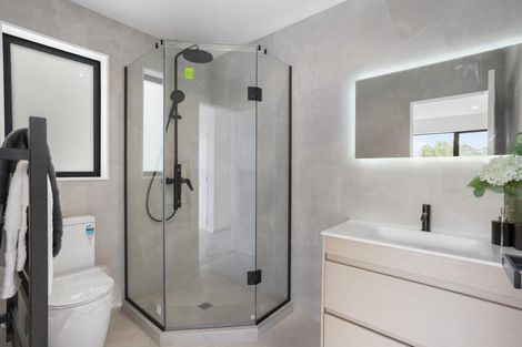 Photo of property in 21b Pipitea Place, Massey, Auckland, 0614