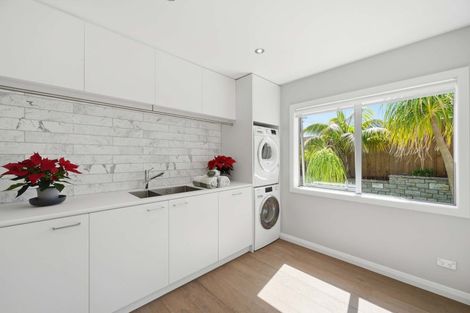 Photo of property in 31 Beechwood Road, Rothesay Bay, Auckland, 0630