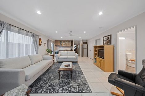 Photo of property in 3 Bezar Place, Flat Bush, Auckland, 2016