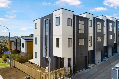 Photo of property in 1/16 Hewlett Road, Massey, Auckland, 0614