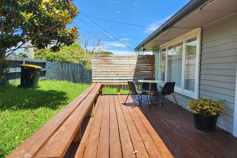 Photo of property in 4 Paton Avenue, Te Atatu South, Auckland, 0610
