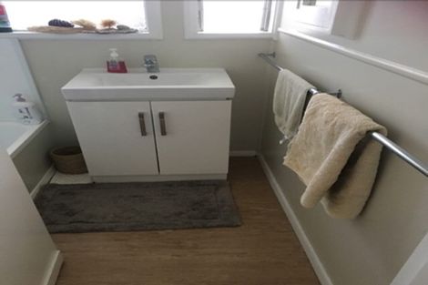 Photo of property in 47 Luckens Road, West Harbour, Auckland, 0618