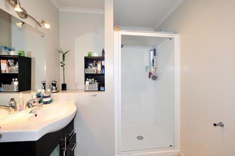 Photo of property in 47b Lyndfield Lane, Newlands, Wellington, 6037