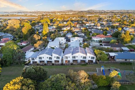 Photo of property in 5/30a Tirimoana Road, Te Atatu South, Auckland, 0602