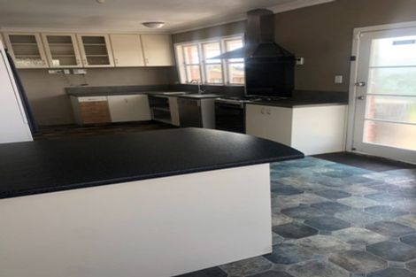 Photo of property in 70 Clevedon Road, Papakura, 2110
