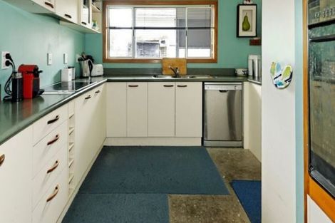 Photo of property in 46 Queen Mary Avenue, New Lynn, Auckland, 0600