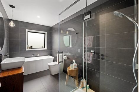 Photo of property in 19 Kirimoko Crescent, Wanaka, 9305