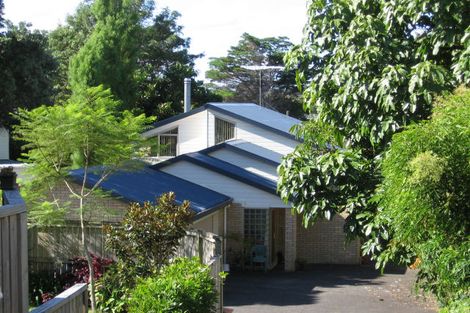 Photo of property in 10a Stanley Point Road, Stanley Point, Auckland, 0624