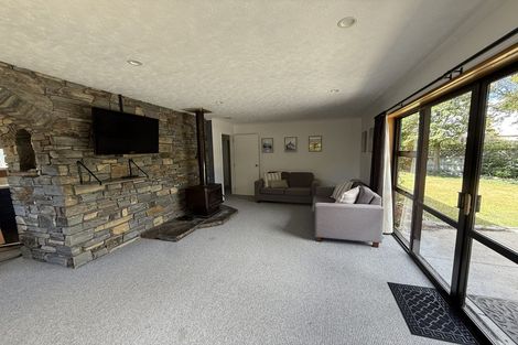 Photo of property in 16 Kuri Place, Wanaka, 9305