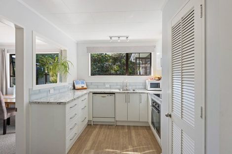 Photo of property in 56a Rewarewa Crescent, Waikanae, 5036