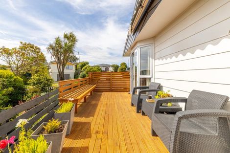 Photo of property in 9b Herekawe Drive, Spotswood, New Plymouth, 4310