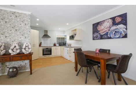 Photo of property in 56/64 Kawaha Point Road, Kawaha Point, Rotorua, 3010