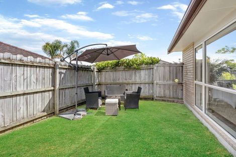Photo of property in 25 Saltwood Street, Red Beach, 0932