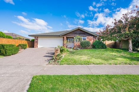 Photo of property in 122 Guildford Drive, Paraparaumu Beach, Paraparaumu, 5032