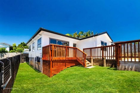 Photo of property in 74b Awaroa Road, Sunnyvale, Auckland, 0612