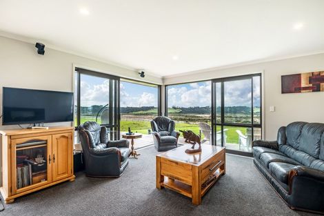 Photo of property in 137 Tuparekura Road, South Head, Helensville, 0874