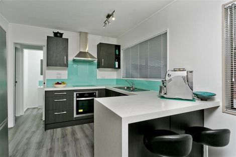 Photo of property in 2/17 Weetman Drive, Browns Bay, Auckland, 0630