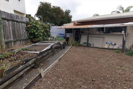 Photo of property in 25 Powells Road, Cable Bay, 0420