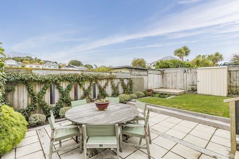 Photo of property in 16 Farm Road, Northland, Wellington, 6012