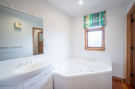 Photo of property in 4 Milson Line, Roslyn, Palmerston North, 4414